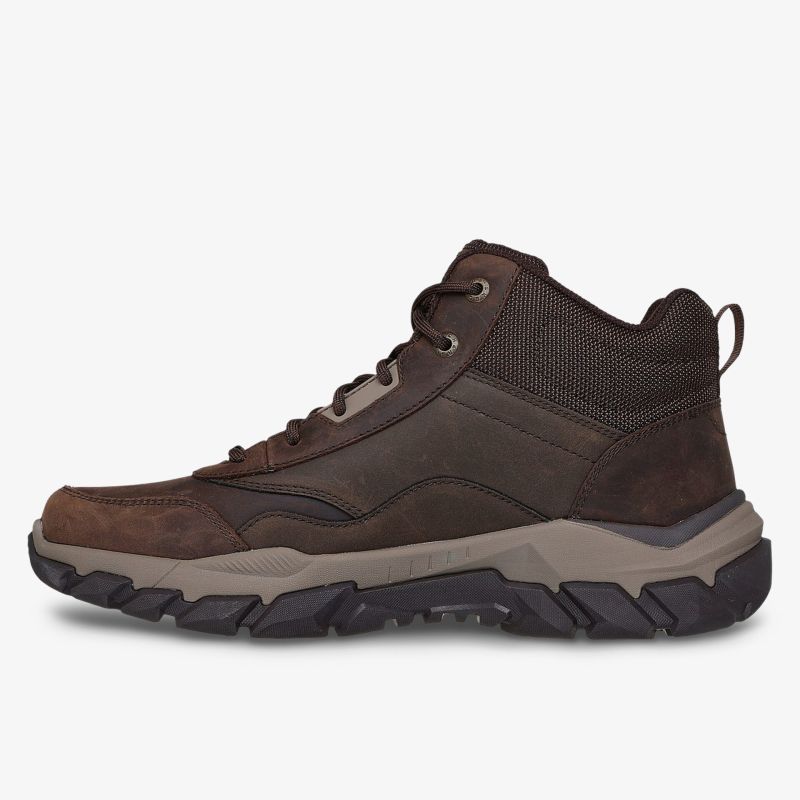 Robuster brauner Schuh mit gepolsterter Ferse und rutschfester Sohle für optimalen Komfort und Halt