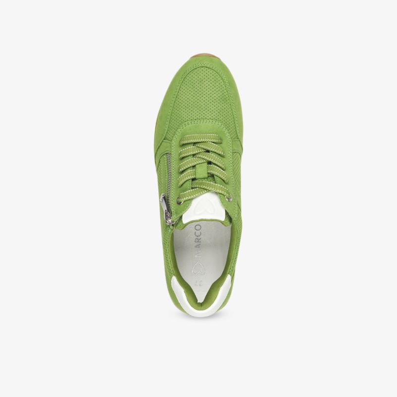 Grüner Sneaker in Draufsicht mit atmungsaktivem Material und bequemer, flexibler Passform