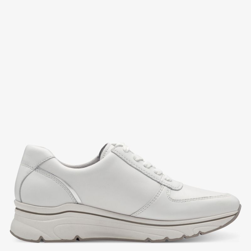 Moderner weißer sportlicher Schuh mit komfortabler Passform und leichter, flexibler Sohle
