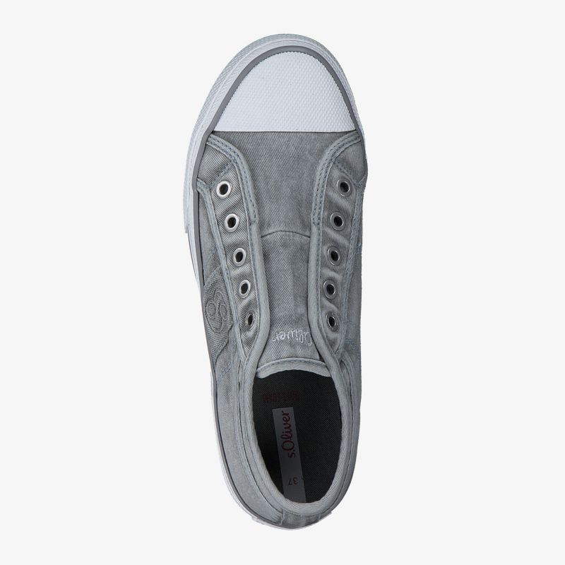 Grauer Sneaker im Slip-On Design mit elastischen Einsätzen für einfachen Komfort und modischen, lässigen Stil.