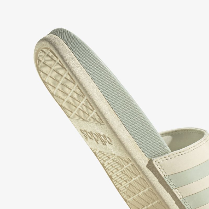 Moderner Schuh mit bequemer Passform und rutschfester Sohle, ideal für jeden Tag.