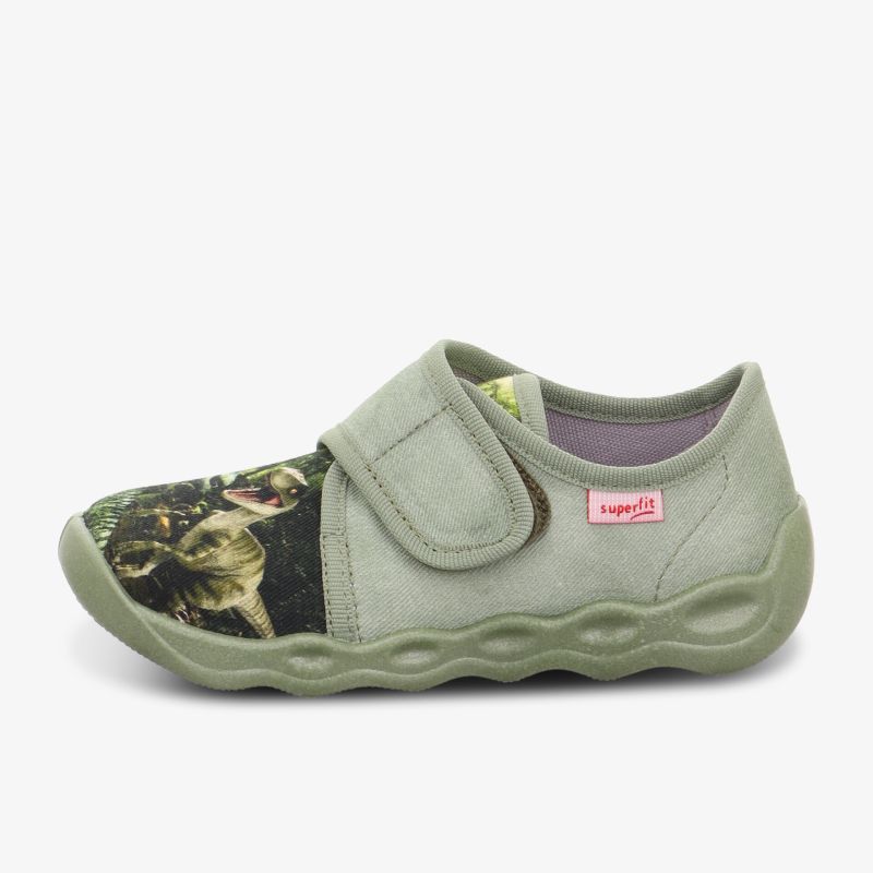 Bequemer Schuh mit Klettverschluss und rutschfester Sohle im militärischen Design, ideal für Freizeitaktivitäten.