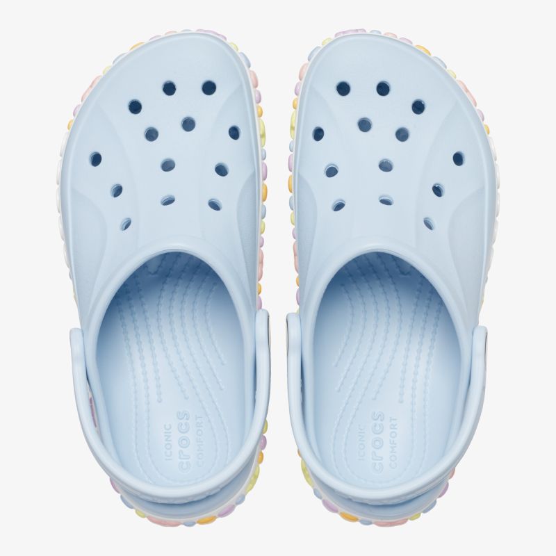 Hellblaue Schuhe mit ergonomischem Design und atmungsaktiven Löchern für optimalen Komfort und Stil.