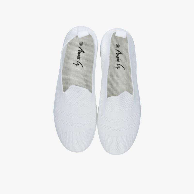 Weißes Paar Slip-On Schuhe mit flexiblem Design und bequemem Sitz, perfekt für den Alltag