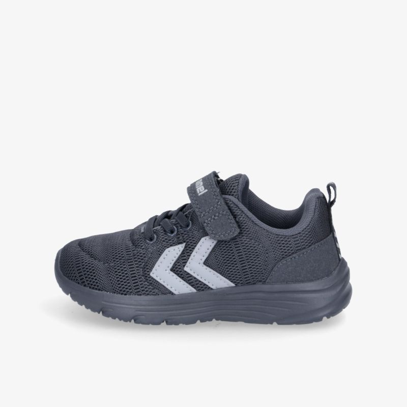 Grauer Sneaker mit Klettverschluss und atmungsaktivem Material, ideal für sportliche Aktivitäten und täglichen Komfort.
