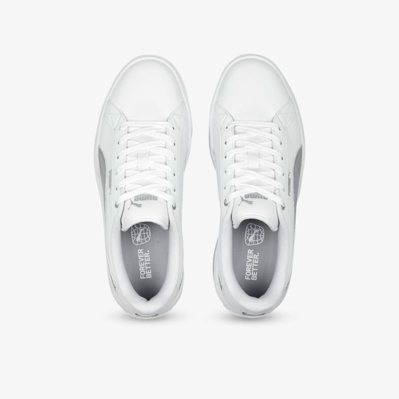 Weiße Sneaker in klassischem Design mit bequemer Passform und schnörkelloser Eleganz. Optimal für Freizeit und Alltag.