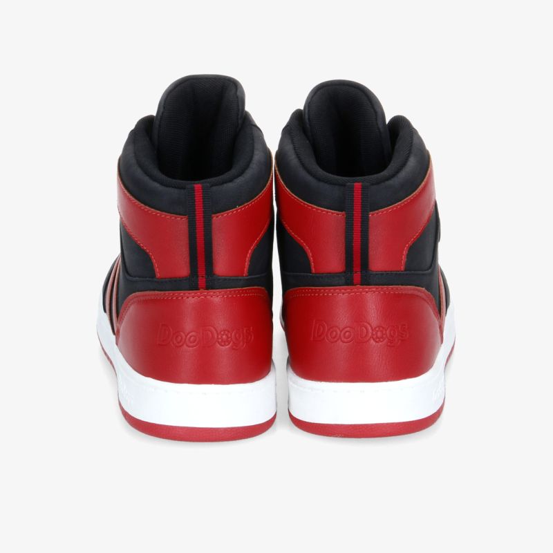 Stylischer rot-schwarzer High-Top-Sneaker mit bequemer Passform und modernem Design, ideal für vielseitigen Look.