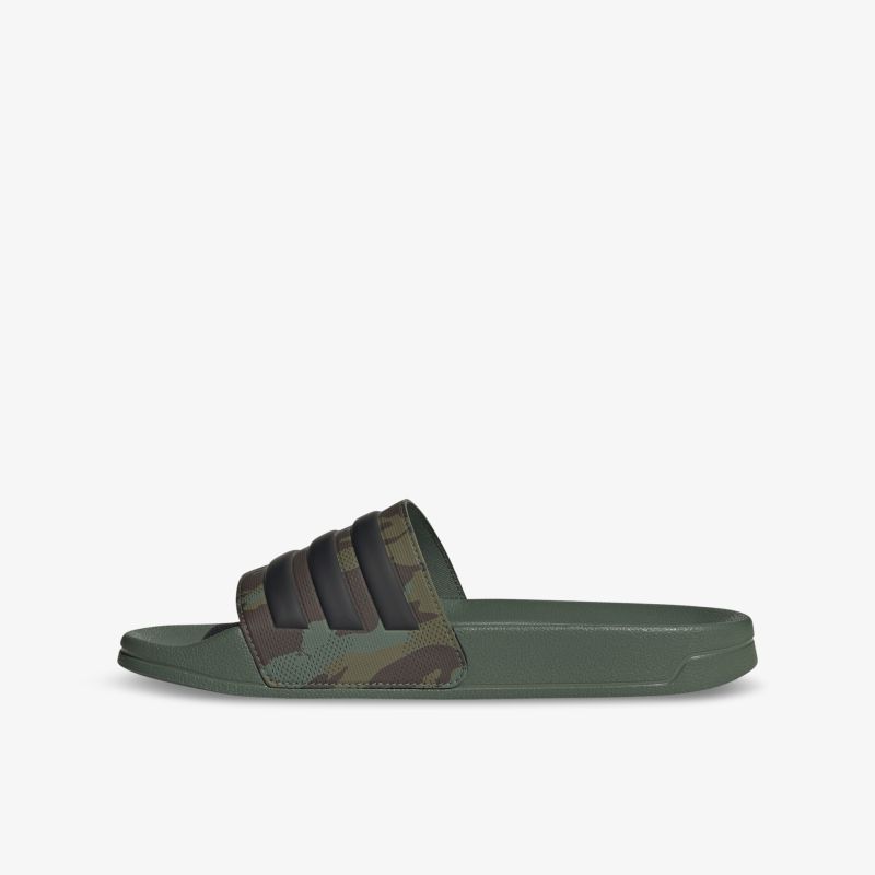 Stylische Camouflage-Badelatschen mit gepolsterter Sohle für hohen Komfort und rutschfesten Halt.