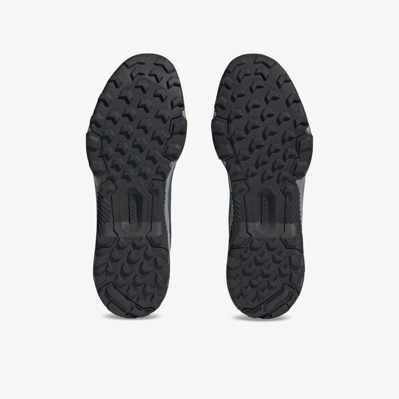 Strapazierfähige, rutschfeste Sohle mit tiefem Profil für besten Halt und Langlebigkeit.