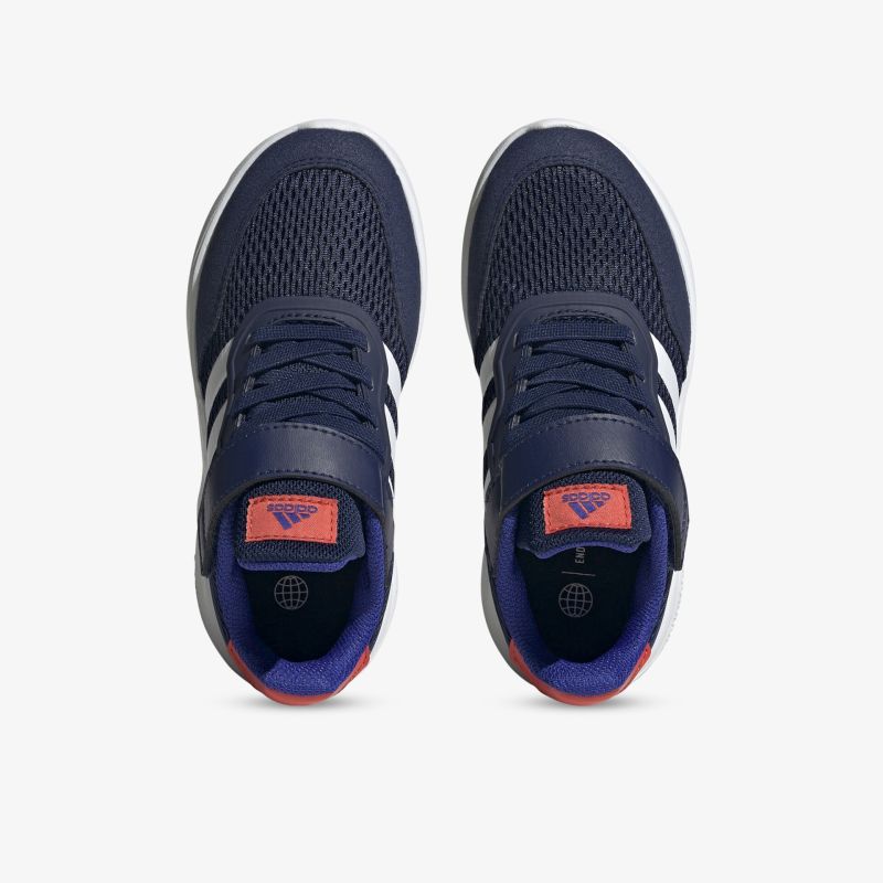 Bequeme Sportschuhe mit atmungsaktivem Material in stilvollem Design für vielseitige Aktivitäten.