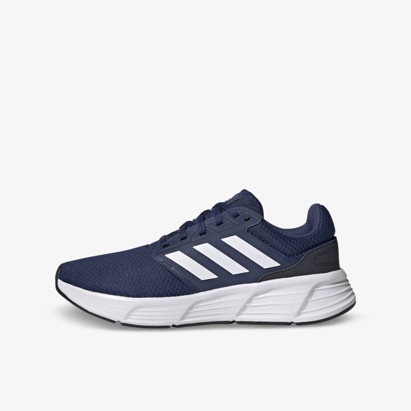 Moderner, blauer Laufschuh mit weißer Sohle und dynamischem Design für optimalen Komfort und Performance.