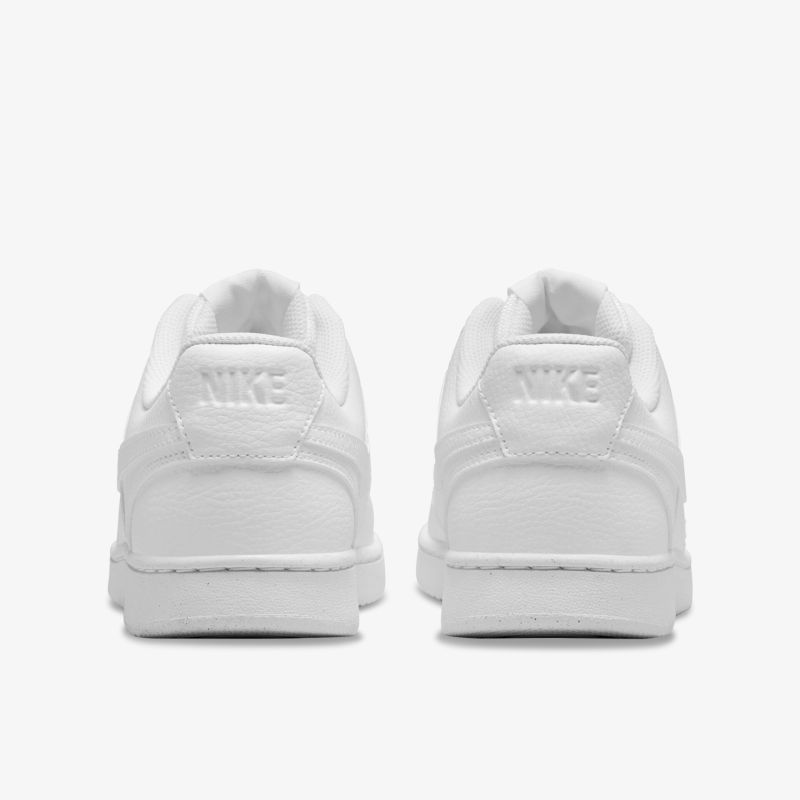 Minimalistische weiße Sneaker mit stilvollem Design und klassischer Passform für ultimativen Komfort.