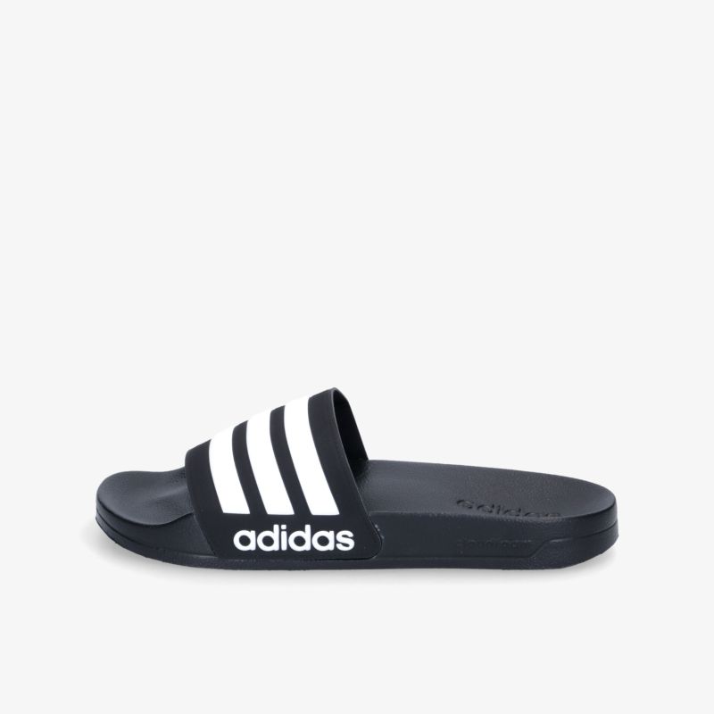 Adidas Badeschlappen in Schwarz mit ikonischen drei Streifen. Bequem und strapazierfähig.