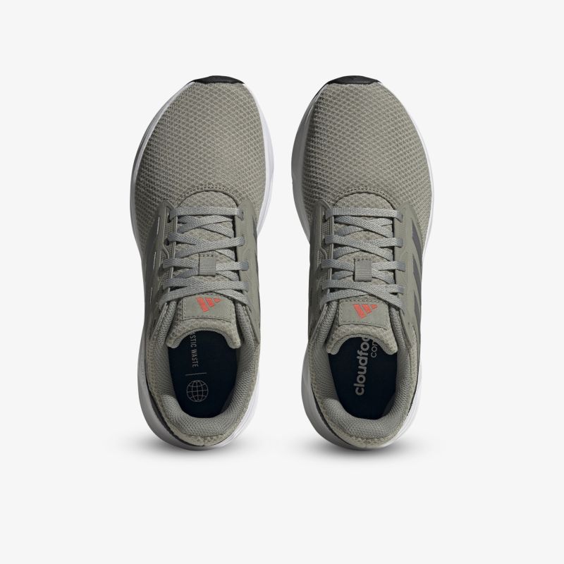 Leichte, atmungsaktive Sportschuhe mit moderner Schnürung und komfortabler Passform