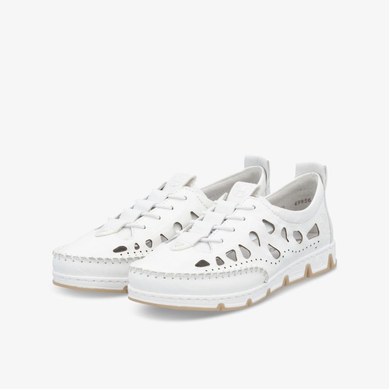 Leichte weiße Schuhe mit perforiertem Design und flexibler Sohle, ideal für hohen Tragekomfort bei warmem Wetter