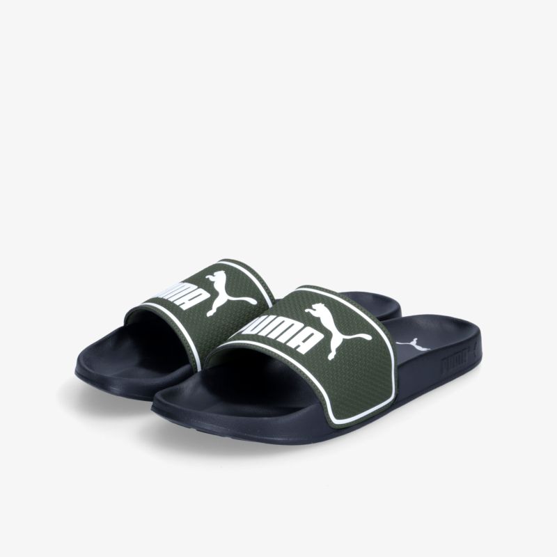 Bequeme Slides mit rutschfester Sohle und modernem Design, ideal für den Alltag und Freizeitaktivitäten.