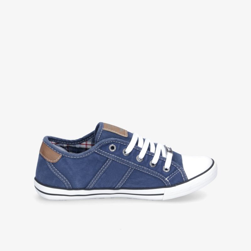 Moderner blauer Sneaker mit weißer Sohle und Schnürsenkeln, ideal für Freizeit und Komfort.