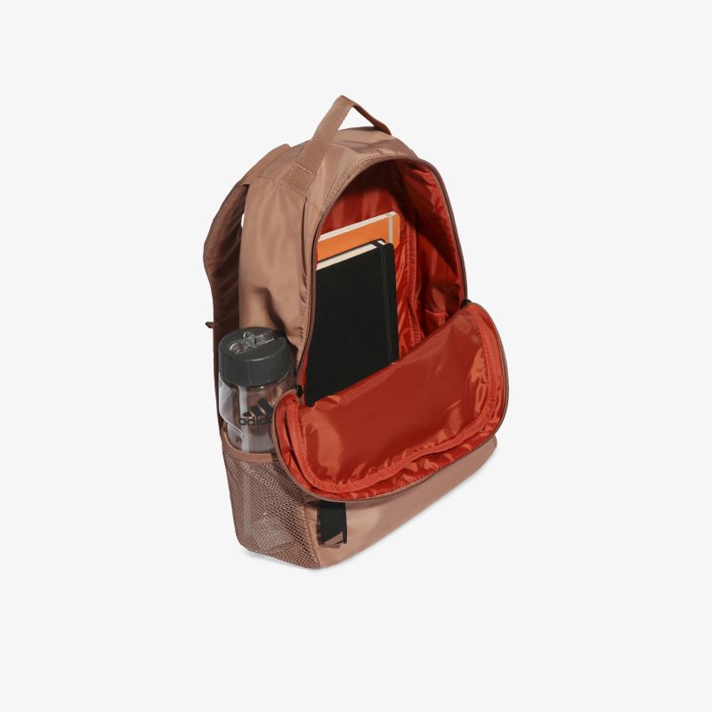 Robuster Rucksack mit vielen Fächern, ideal für Alltag und Reisen. Praktisches Design für einfache Organisation.