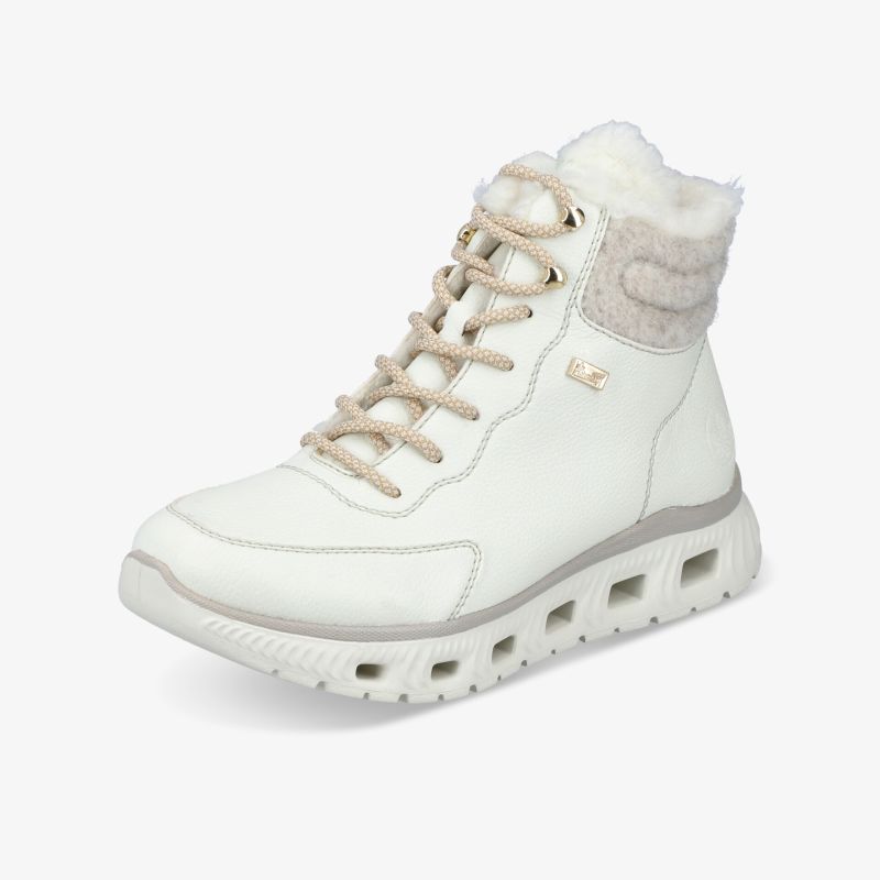 Weißer Sneaker mit gepolsterter Knöchelregion und warmer, weicher Innenfütterung in moderner 3/4-Ansicht