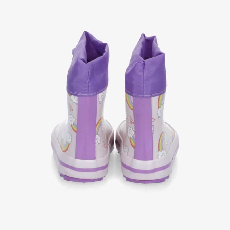 Hoher Schuh mit lila Schaft und weißer Gummisohle von hinten zeigt modische und komfortable Eigenschaften