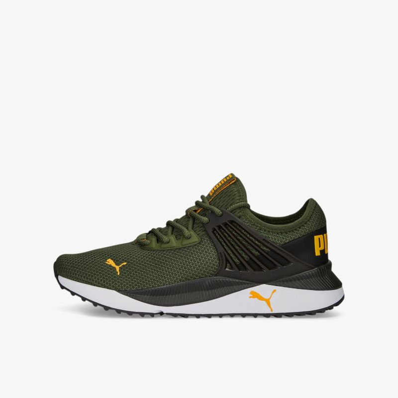 Olivegrüner Sneaker mit schwarzem Akzent, sportliches Design, ideal für vielseitige Aktivitäten.