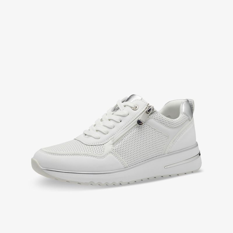 Moderner weißer Sneaker mit atmungsaktiver Perforation, rutschfester Sohle und bequemer Passform seitlich dargestellt