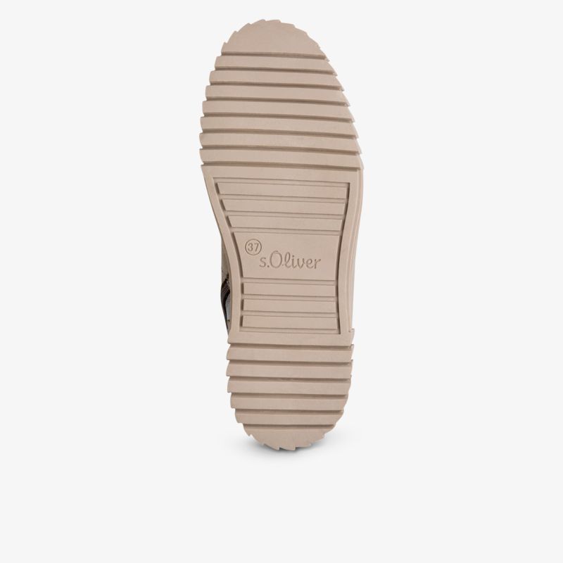 Rutschfeste robuste Schuhsohle mit flexibel gerilltem Profil für optimalen Halt und Langlebigkeit