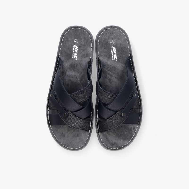 Bequeme schwarze Sandalen mit kreuzförmigem Riemen und zuverlässiger Sohle für Alltag und Freizeit.