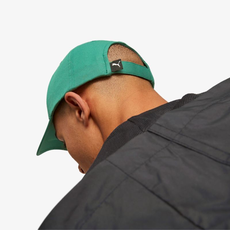 Grüne Cap in modernem Design, perfekt für sportlichen und stilvollen Auftritt. Bequemer Sitz und vielseitig kombinierbar.