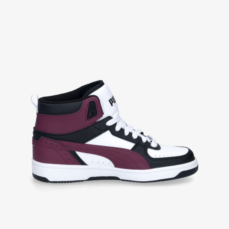 Sportlicher Sneaker mit modischem Design, kontrastierenden Farben und hoher Sohle für optimalen Komfort.