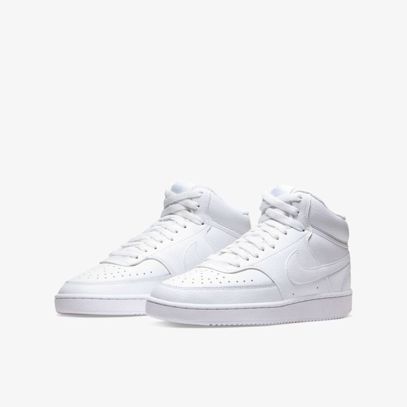 Weiße High-Top-Sneakers mit klaren Linien und schlichtem Design für jeden Anlass geeignet.