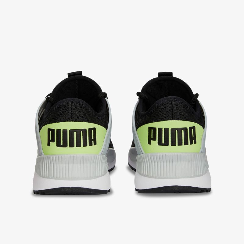 Puma Sportschuhe mit modernem Design und komfortabler Passform für optimalen Halt und Stil.