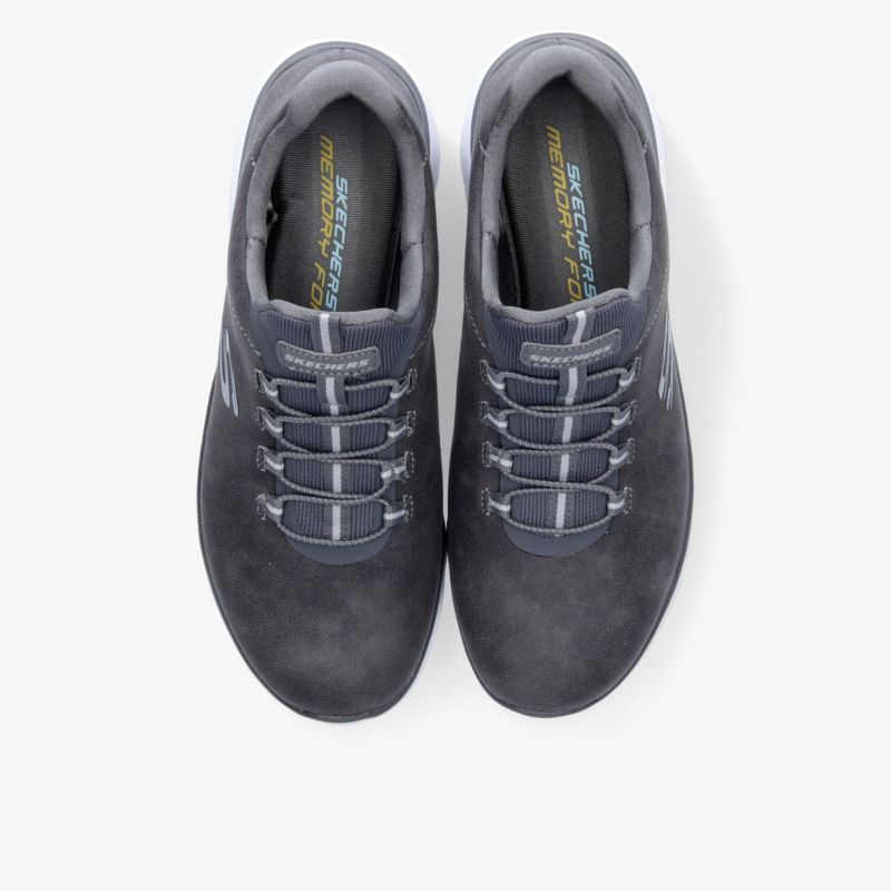 Graue Freizeitschuhe mit modernem Design und ergonomischer Passform von oben betrachtet.