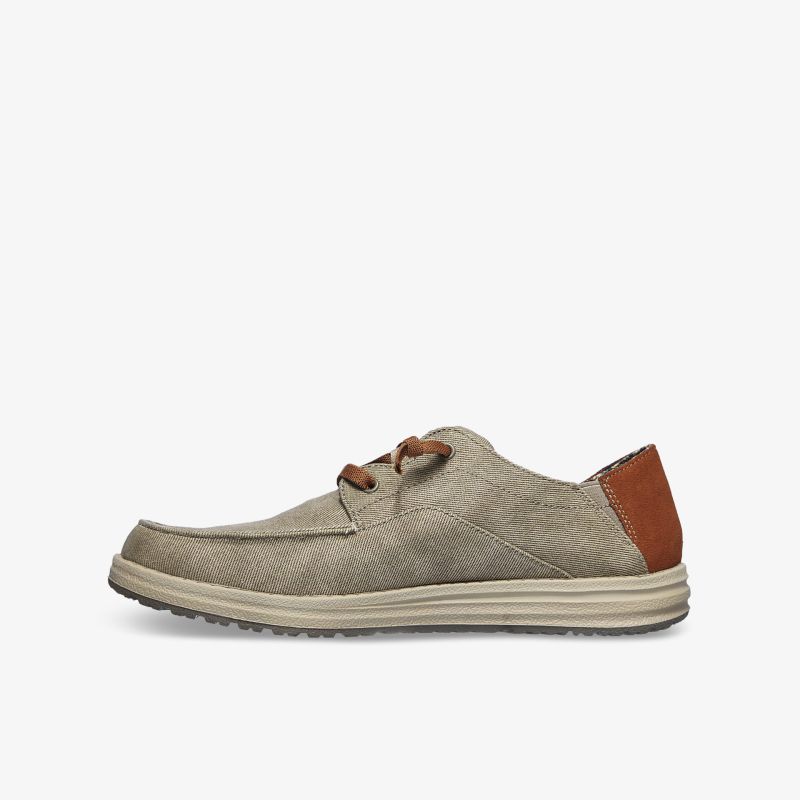 Lässige beige Schuhe mit leichter Sohle und braunen Akzenten, ideal für den täglichen Komfort.