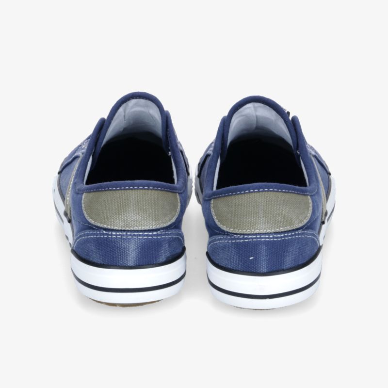 Rückansicht von blauen Slip-On Schuhen mit weißer Sohle, sportlich und bequem für den Alltag
