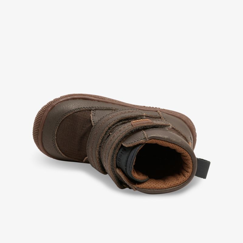 Brauner Winterstiefel mit warmer Innenfütterung und praktischem Klettverschluss aus robuster Materialqualität