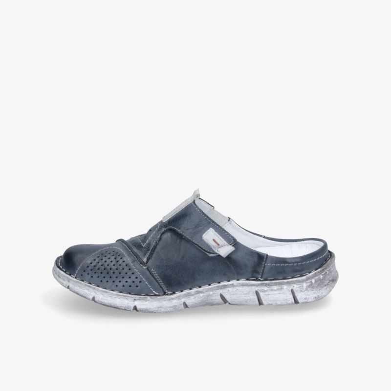 Blauer Slipper aus weichem Leder mit atmungsaktiven Perforationen, gepolstert und flexibel