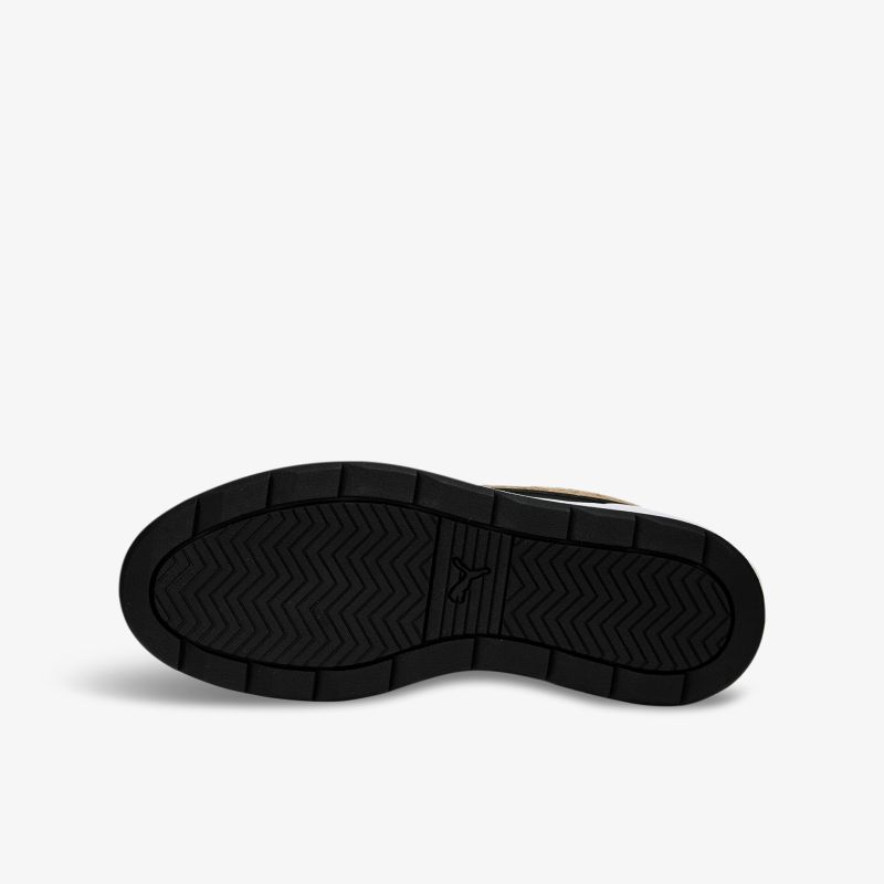 Schuhsohle mit rutschfestem Design und robuster Verarbeitung für optimalen Komfort und Langlebigkeit.