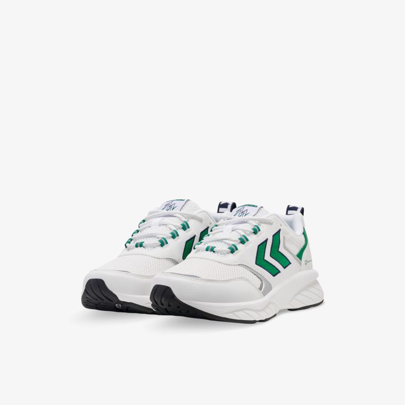 Moderner weißer Sneaker mit grünem Streifendesign, ideal für sportliche Aktivitäten und täglichen Komfort.