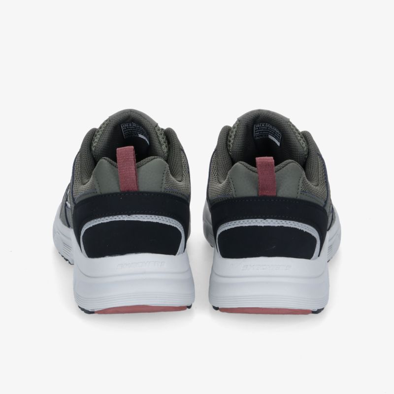 Moderne, bequeme Sneaker mit verstärktem Fersenbereich und rutschfester Sohle, ideal für sportliche Aktivitäten.