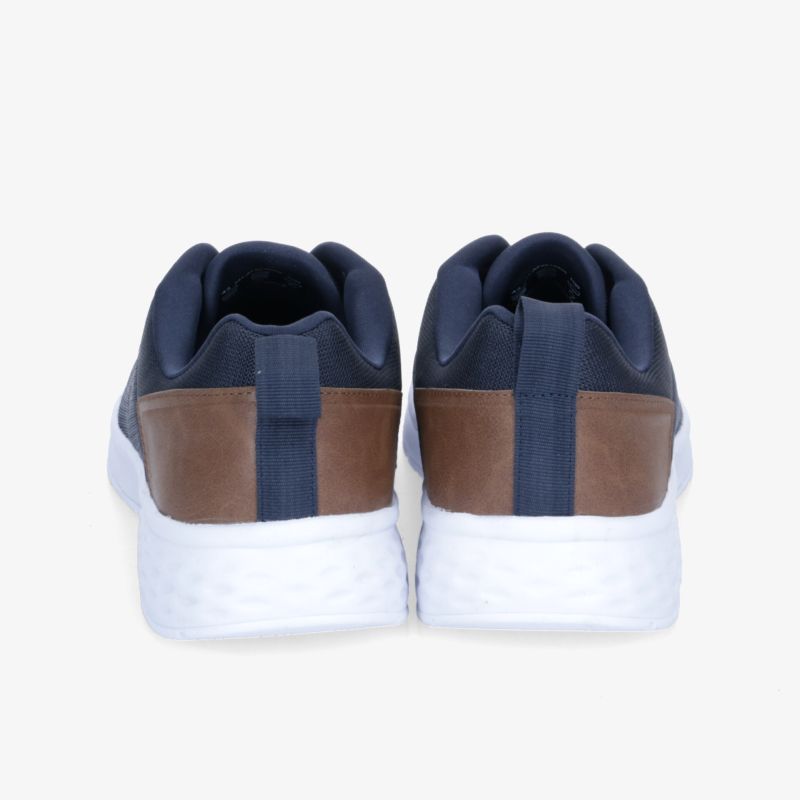 Bequeme und stilvolle Schuhe in Blau und Braun mit robuster weißer Sohle, geeignet für Alltag und Freizeit.