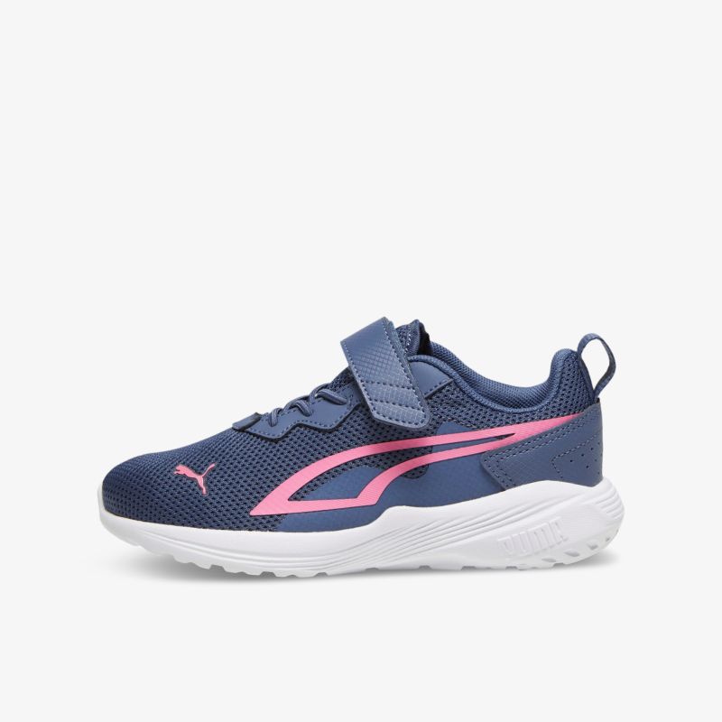 Blauer Sportschuh mit pinken Akzenten und weißer Sohle für optimalen Halt und Style.