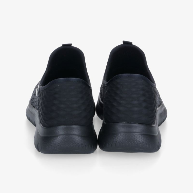 Rückansicht eines schwarzen, leichten und bequemen Sneakers mit flexibler, rutschfester Sohle