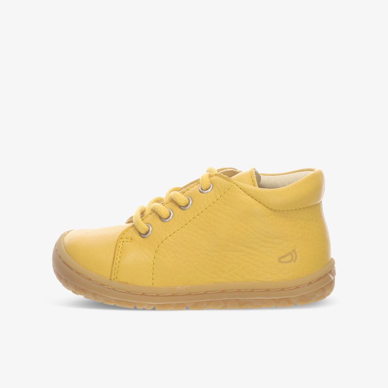 Gelber Schuh mit Komfort und Stil, ideal für Freizeit und täglichen Gebrauch.