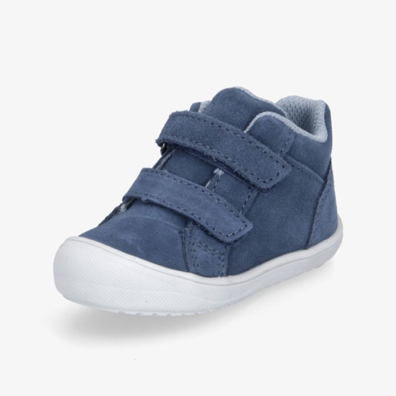 Blauer Kinderschuh mit zwei Klettverschlüssen, weicher und flexibler Sohle für bequemen Halt