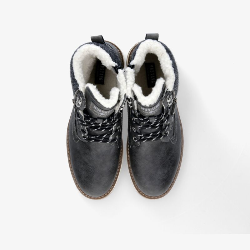 Warme und robuste Lederstiefel mit weichem Innenfutter und Schnürung, ideal für kaltes Wetter.