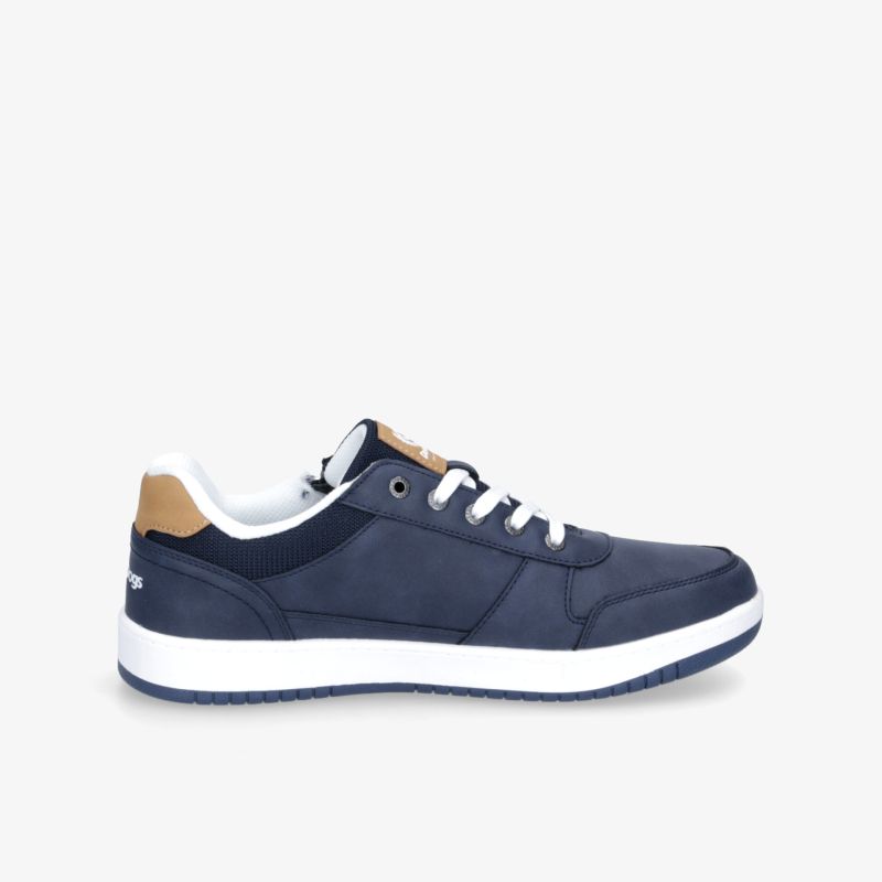 Moderner navyblauer Sportschuh mit weißer Sohle, gepolstertem Einstieg und flexibler, robuster Sohle seitlich abgebildet