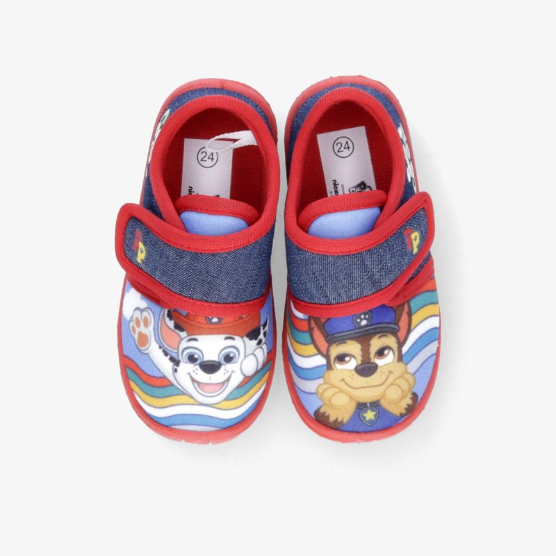 Bequemes Paar bunter Kinder-Hausschuhe mit verstellbarem Klettverschluss und fröhlichen Charaktermotiven vorne