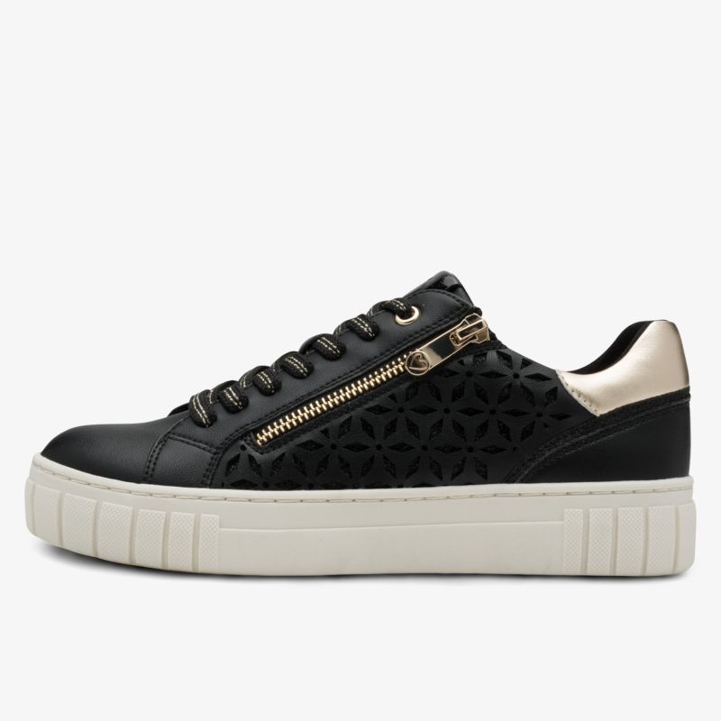 Schwarzer Sneaker mit dicker weißer Plateausohle und praktischem seitlichen Reißverschluss, stilvoll und komfortabel