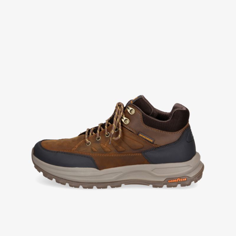 Hochwertiger Outdoor-Schuh in Braun mit langlebiger Sohle und wasserfestem Material für maximalen Komfort.